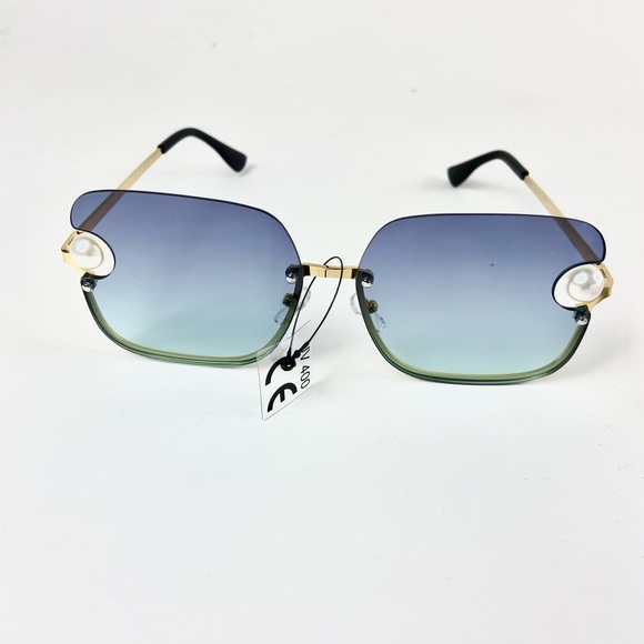 Women's Square Faux Pearls Sunglasses - Picture 2 of 11